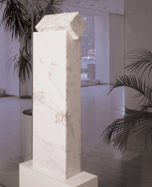 Curious I, 1979, Rosa Aurora marble, 100.5 x 30.5 x 14 cm.
Collection of the Sears Bank and Trust Company, Sears Tower, Chicago, IL, USA, 1979.