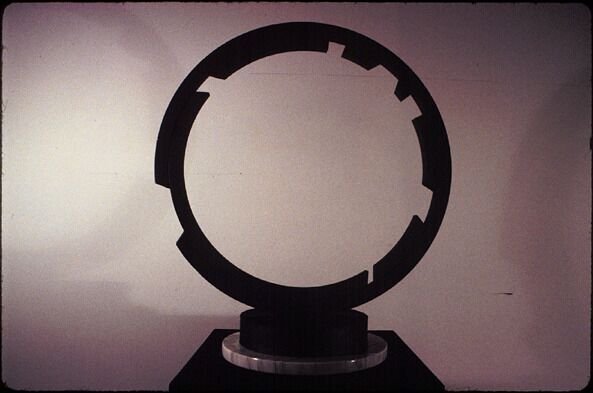 Formation of a Circle I, 1997, steel, 61 x 55.9 x 25.4 cm. Collection of the artist