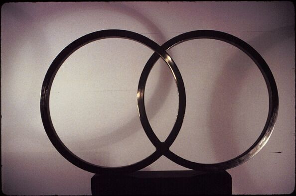 Due cerchi, 1998, steel and marble, 58.4 x 83.8 x 10.2 cm. Collection of the artist