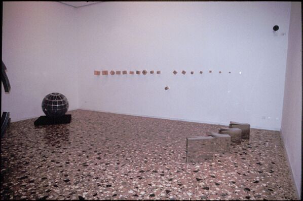 Cubo che cade, or Tumble Cubes, 1979–2003, bronze, general view. Collection of the artist