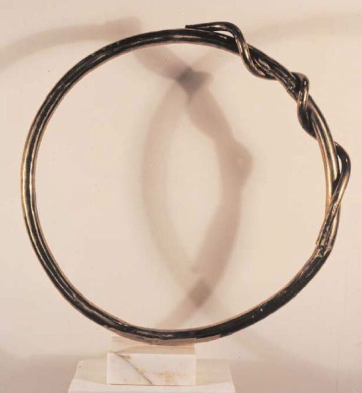 Circle II, 1986, bronze & marble, 62.2 x 54.6 x 14 cm. Private collection.