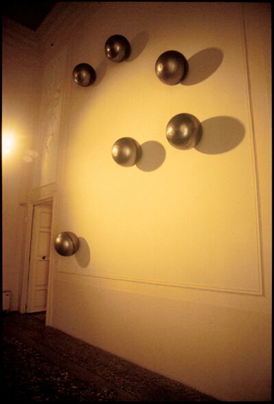 Cinque sfere nello spazio, or Tempo, 1977–2003, steel. Collection of the artist.	