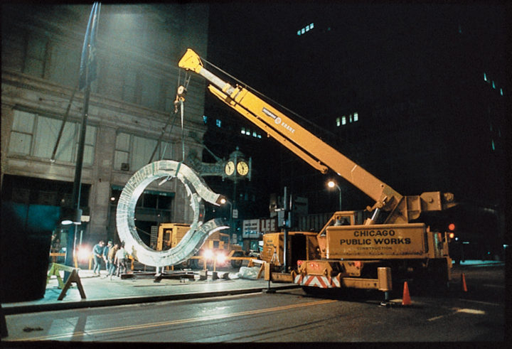 Being Born installation. City workers set the sculpture. Chicago, IL, USA, 1983. Personal photograph.