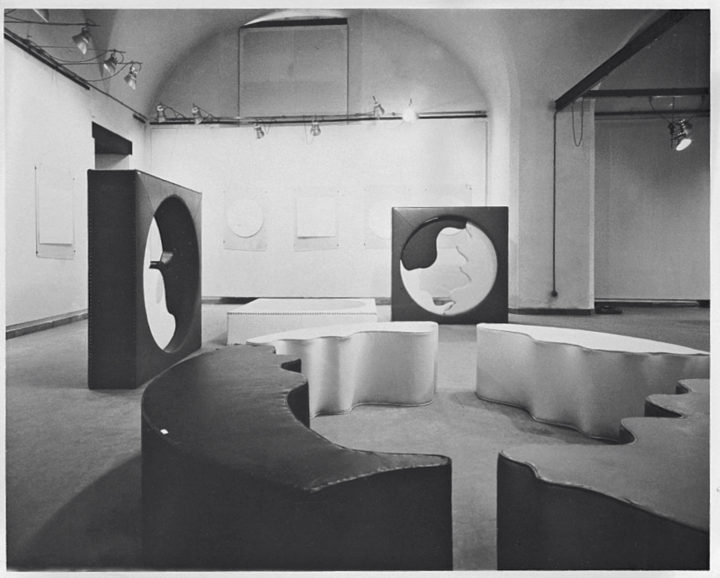 Virginio Ferrari: Gocce d’amore pop exhibition, general views. Salone dei Contrafforti in Pilotta, Università di Parma, Italy, 1970. Personal photographs (two images).