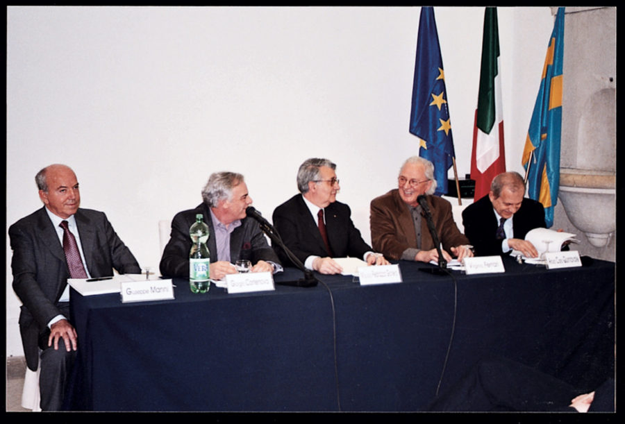 Giuseppe Manni, president of Manni HP S.p.A; Giorgio Cortenova, curator; Maurizio Pedrazza Gorlero, vice mayor of Verona; Ferrari; and Arturo Carlo Quintavalle, art historian