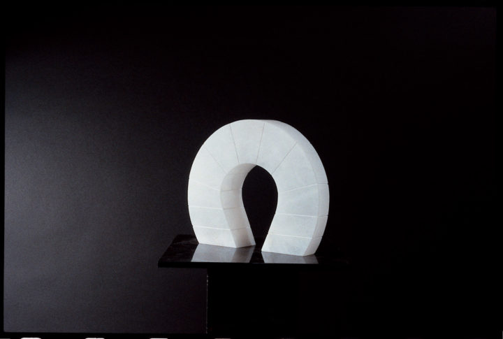 Arco bugnato, 1987, alabaster, 22.9 x 27.9 x 6.3 cm. Collection of Walter and Susan Jacobson, Chicago, IL, USA; and of the artist.