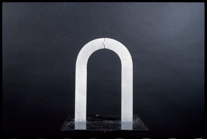 Arco dell'amore, 1987, alabaster, 33 x 30.5 x 30.5 cm. Collection of the artist.	