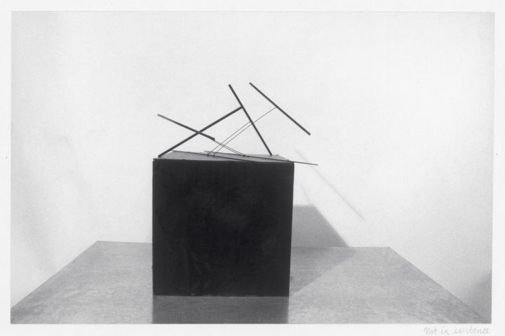 Balance (maquette), 1976, steel and stainless steel, 28 x 17.8 x 17.8 cm. Collection of the artist (work dismantled).