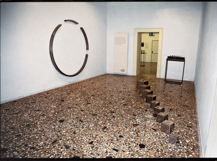 Circular Energy II, or Cerchio in
formazione II, 1982–2003, stainless steel, 210 x 210 x 10 cm. Collection of the artist.