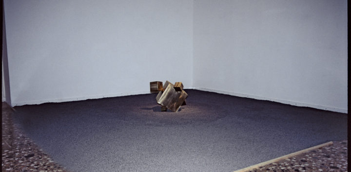 Cristalli in formazione, 1987–1993, stainless steel
55.8 x 55.8 x 45.7 cm.
Collection of Riccardo and Nika Levi-Setti, Chicago, IL, USA; private collections; and of the artist