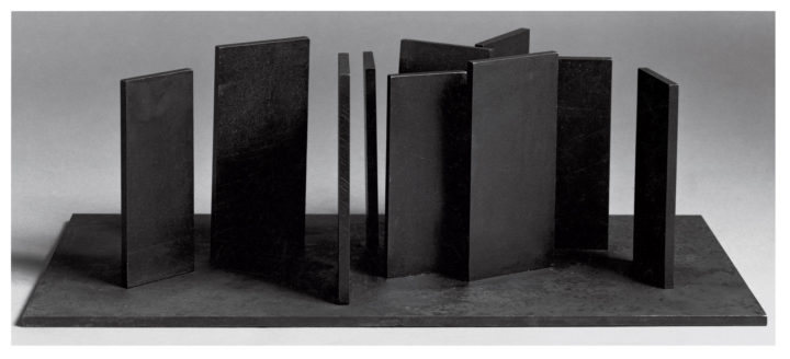 Environmental Sculpture IV, 1982, steel, 13.5 x 44 x 20.3 cm. Collection of the artist