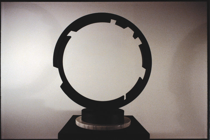 Formation of a Circle I, 1997, steel, 61 x 55.9 x 25.4 cm. Collection of the artist