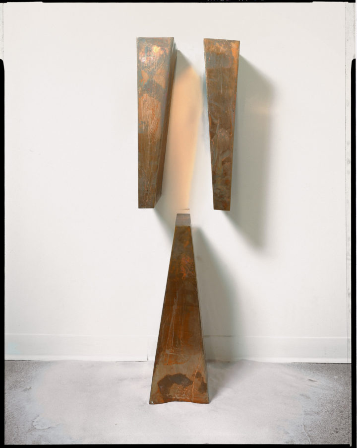 Meeting Element, or Perfect Fit, 1978, Bronze, 125 x 40 x 31 cm. Collection of the artist.
