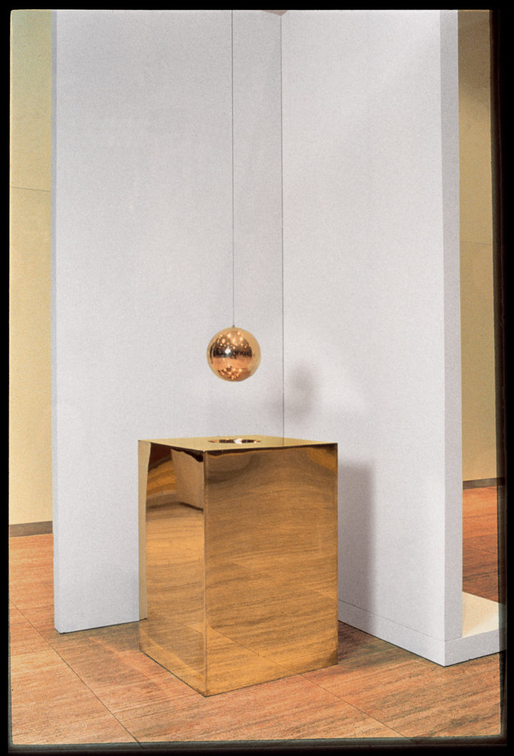 Sphere, 1977, Bronze, 140 x 61 x 61 cm. Private collection, Minneapolis, MN, USA. 