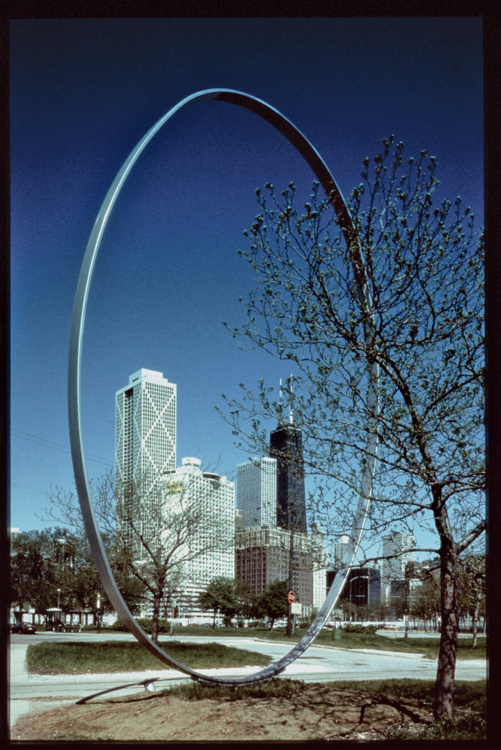 Vertical Ellipse, 1987–1991, Steel, 914.4 x 609.6 x 25.4 cm.
On loan from the artist to the Chicago Park District, 1987–, work missing as of 1991.