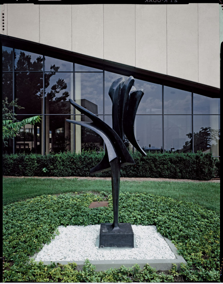 Armonia, or Forme in volo II, 1963-1973, bronze, 310 x 180 x 130 cm.
Collection of Northwestern University, Pick-Staiger Concert Hall, Evanston, IL, USA, 1975.