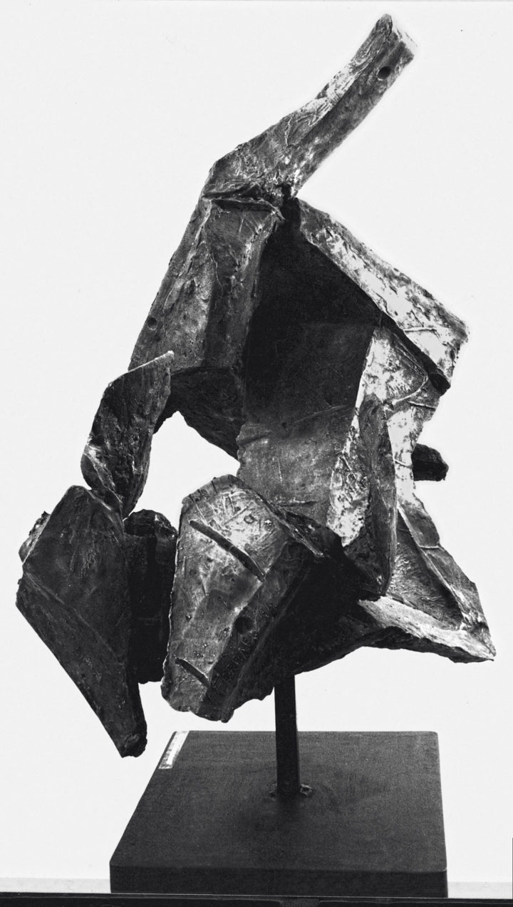 Figura sdraiata in movimento, 1963, bronze, 125 x 110 x 70 cm. Private collection, Chicago, IL, USA